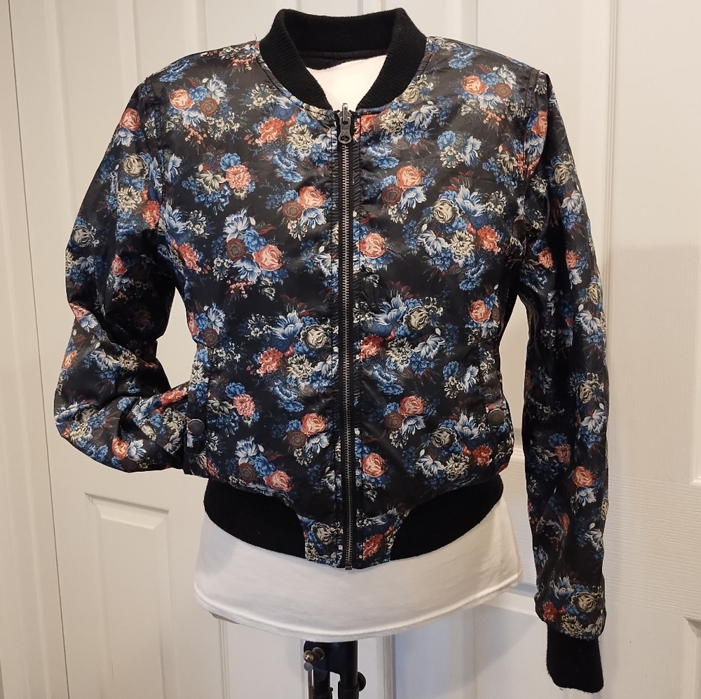 American Eagle Outfitter Reversible Satin Feel Bomber Jacket size Medium